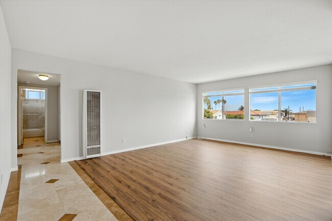 Foto del edificio - 1152 W 24th St