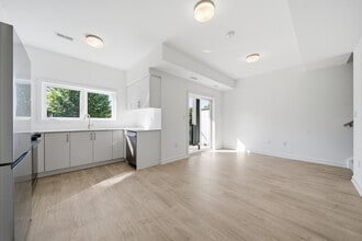 Building Photo - 42 Lowes Rd W