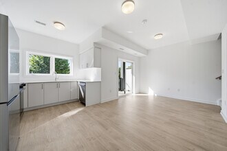 Building Photo - 42 Lowes Rd W