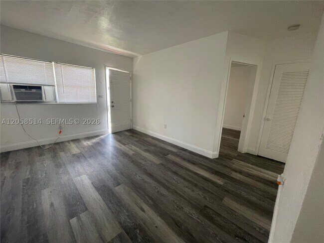 Building Photo - 15940 NE 19th Pl