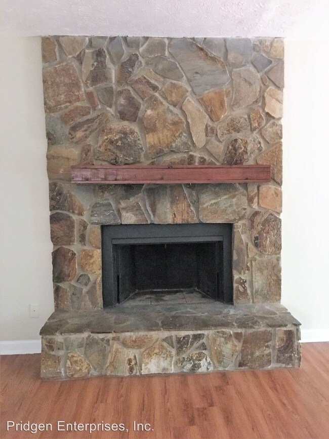Foto del edificio - 205-207 Rustwood Dr