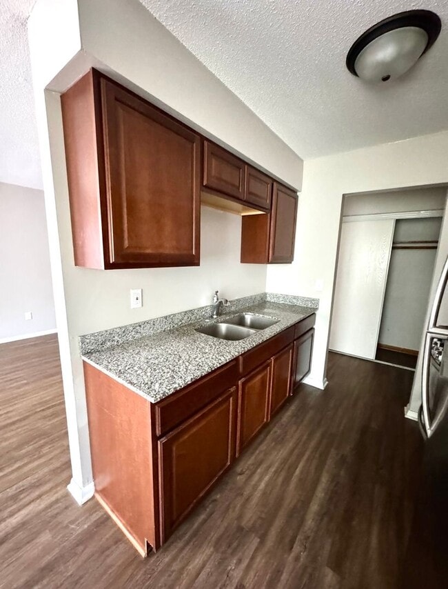 Interior Photo - The Avenue 401