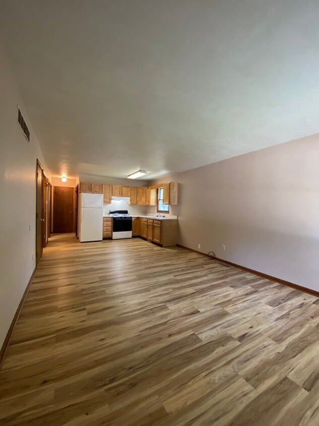 1007 Zollinger Rd Unit Apt B, Goshen, IN 46528 Room for Rent in