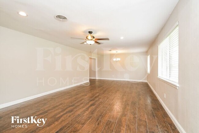 Foto del edificio - 5216 Morley Avenue