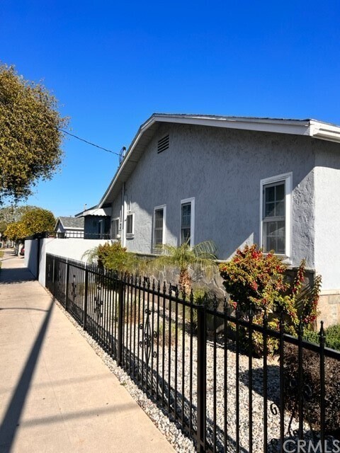 Building Photo - 445 W Spruce Ave