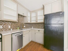 Building Photo - 803 W 28th St