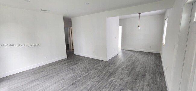 Foto del edificio - 3520 NW 20th St