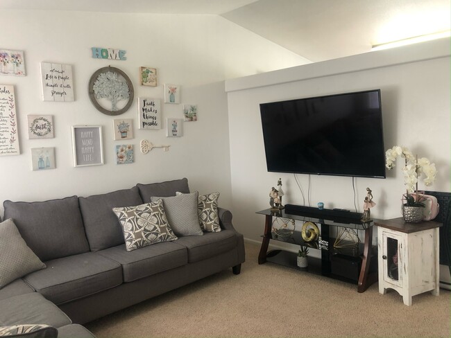 Foto del edificio - 8711 Silver Glen Dr