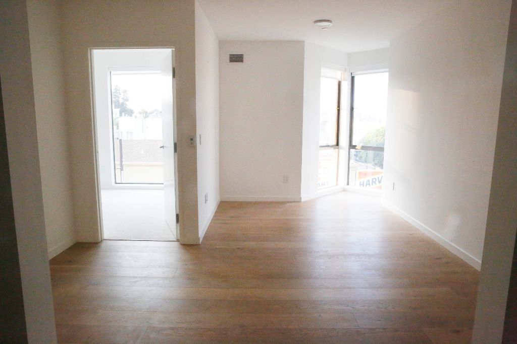 Primary Photo - 1 Hill St