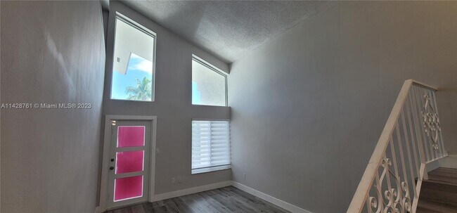 Building Photo - 3527 SW 25th Terrace