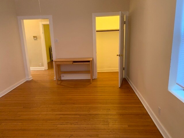 Foto del edificio - 1058 W Granville Ave