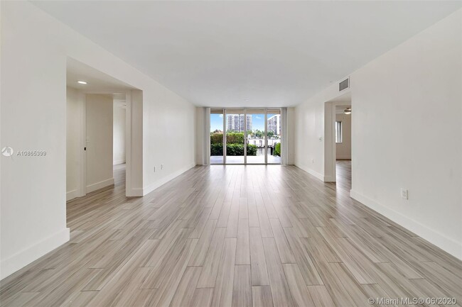 Foto del edificio - 3601 NE 207th St