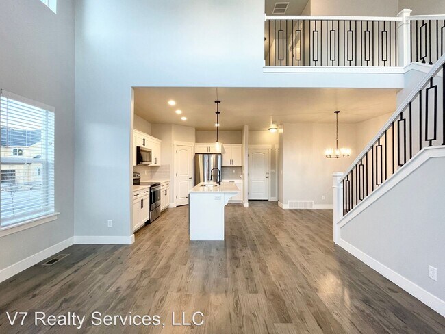 Building Photo - 13961 Middle Ridge Ln