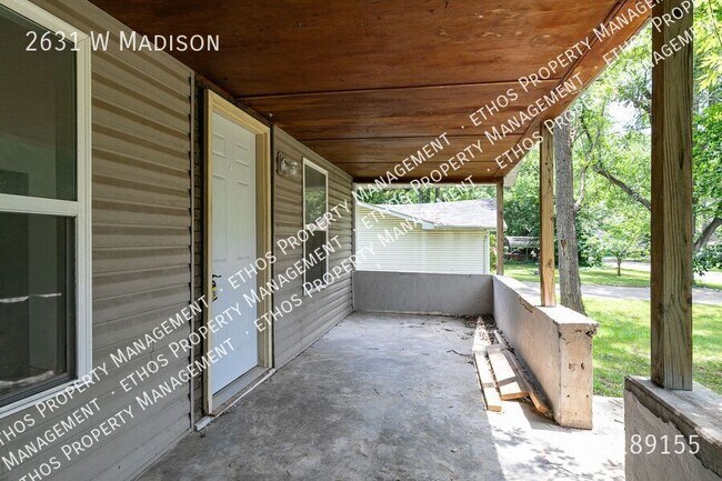 Building Photo - 2631 W Madison-
