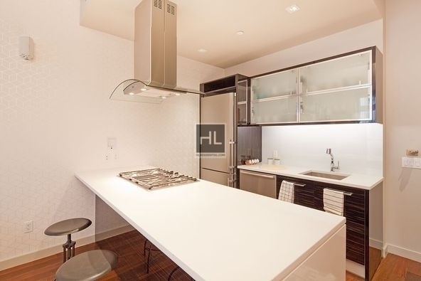 Primary Photo - Gorgeous 1 BR W/ Balcony In N Williamsburg