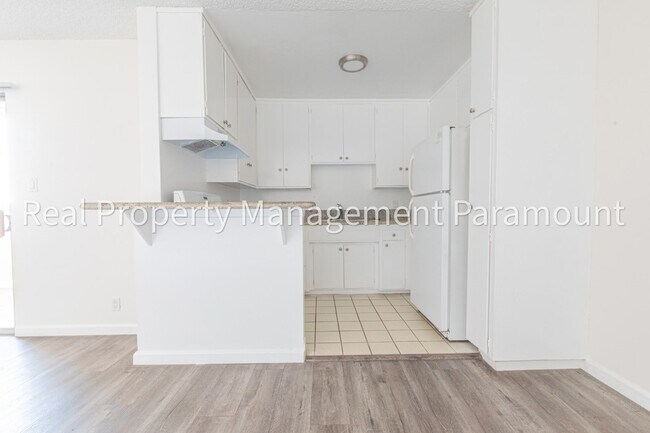 Foto del edificio - Beautiful One Bedroom Apartment in Miracle Mile