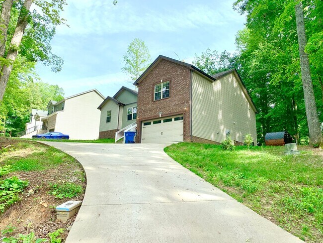 Building Photo - 2834 E Old Ashland City Rd