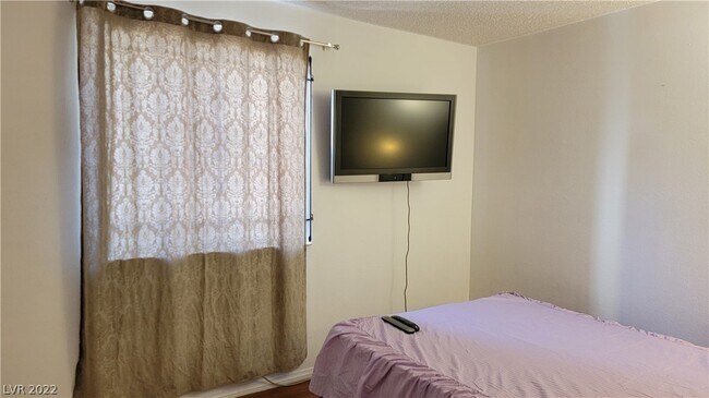 Foto del edificio - 4444 W Desert Inn Rd