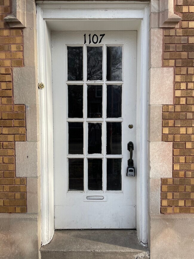 Foto del edificio - 1107 Florence Ave