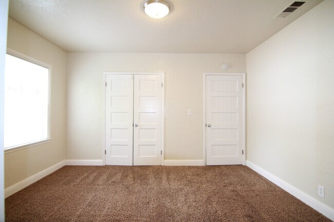Foto del edificio - MOVE IN SPECIALL!!! $400 OFF FIRST MONTH"S...