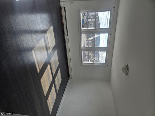 Building Photo - 115 Pine St