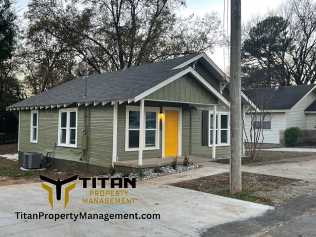 Building Photo - 2Bed/1Bath House