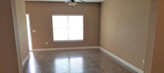 Foto del edificio - 330 Walnut Creek Dr