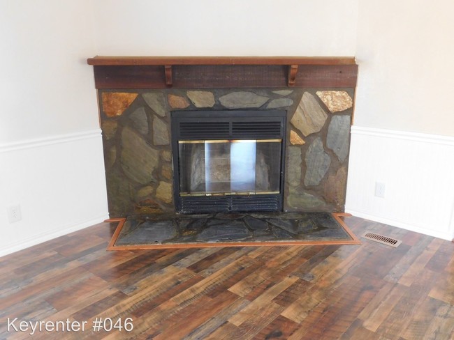 Building Photo - 3 br, 2 bath House - 56 Dogwood Circle