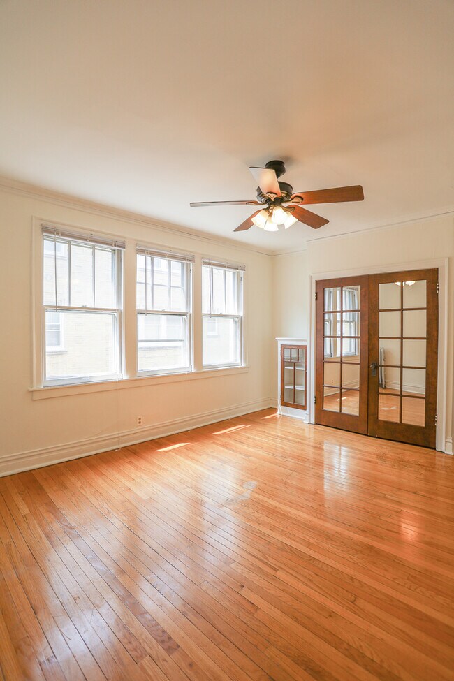 Foto del edificio - 4415 N Greenview Ave