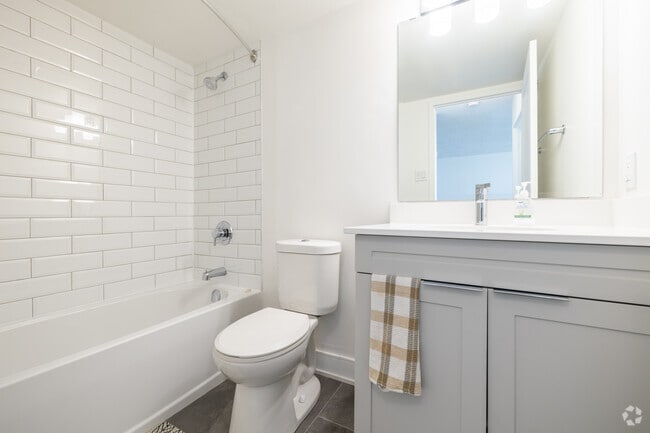 1BR, 1BR - 825SF - Bathroom - 190 Lees Ave