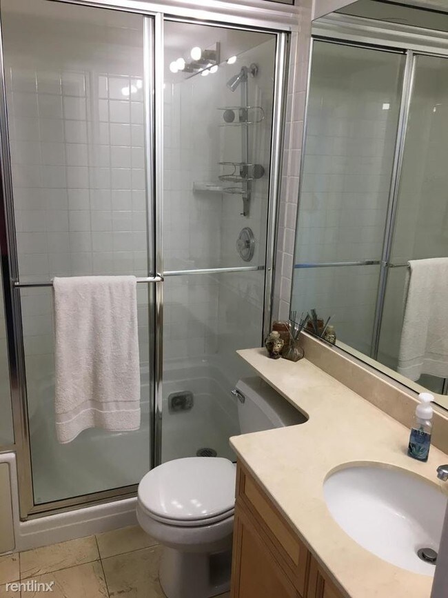 Building Photo - 2 br, 2 bath Condo - 18 E Division St
