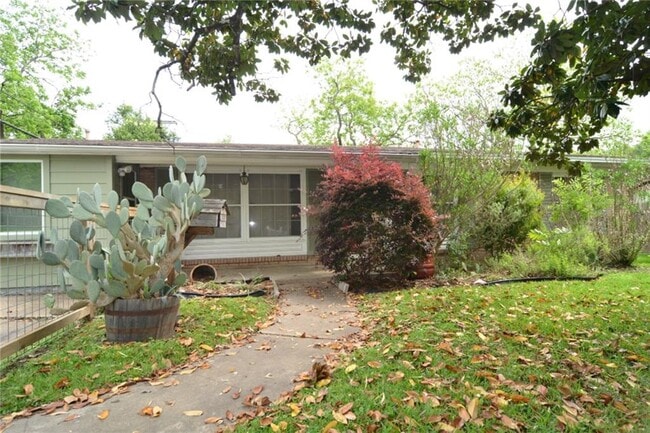 Building Photo - 1502 Ridgehaven Dr