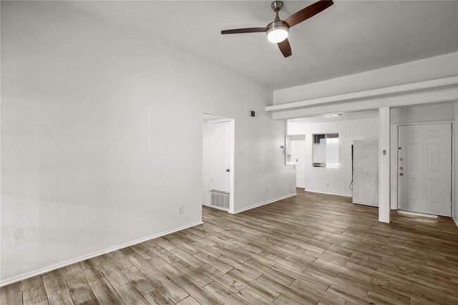 Building Photo - 6803 Woodhue Dr