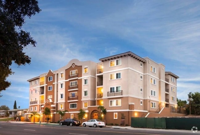 Building Photo - Zuma