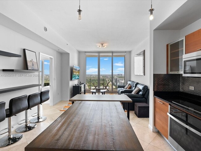 Foto del edificio - 3470 E Coast Ave