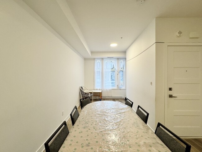 Building Photo - 2693 Bd Pie-IX