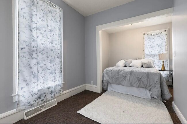 Foto del edificio - 223 Oakwood Ave
