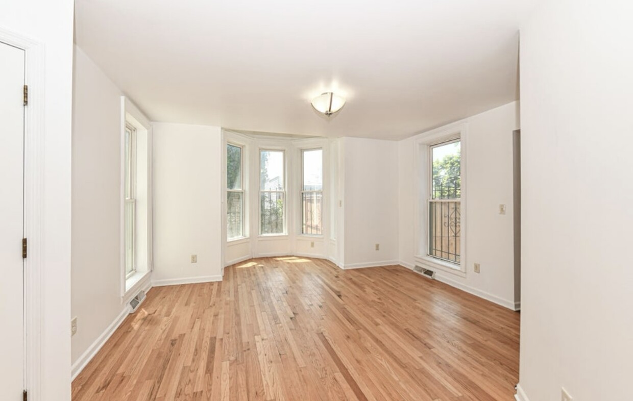 Dining Room - 2315 N Oakland Ave