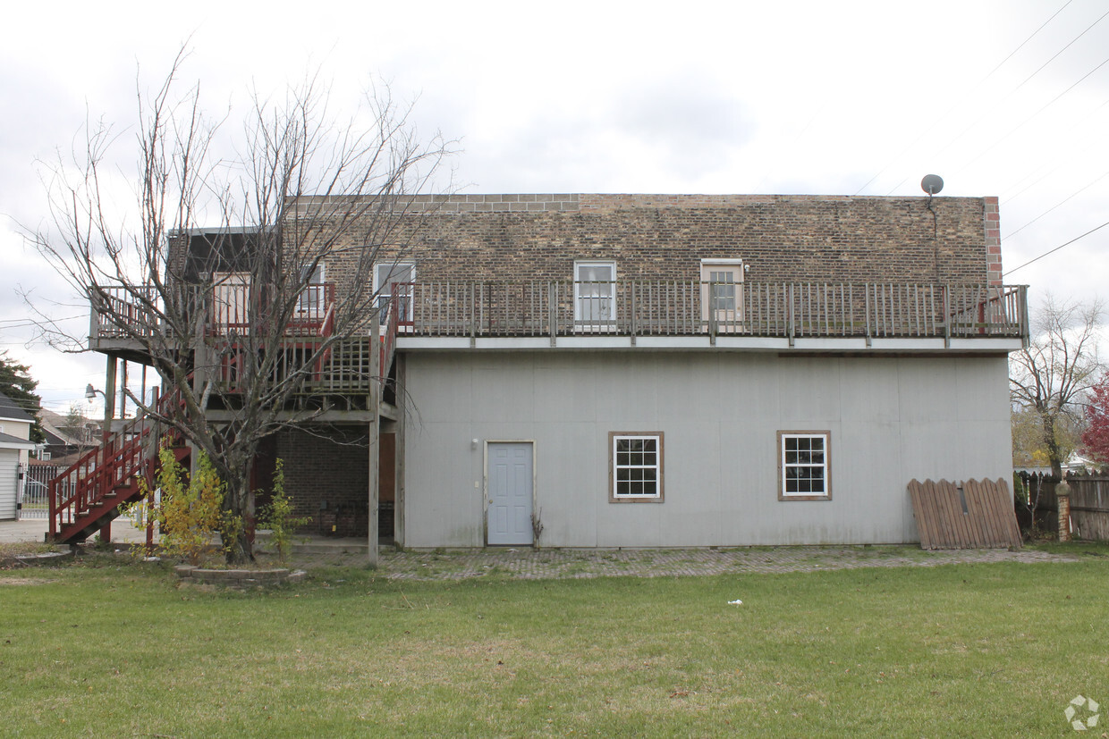 Building Photo - 4149 Sheffield Ave