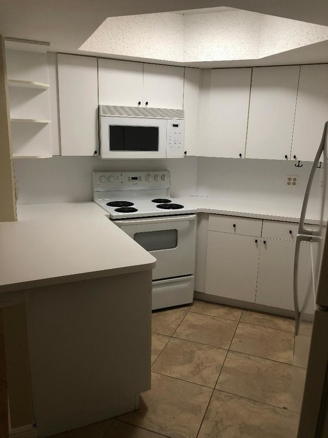 KITCHEN - 8343 Lake Dr