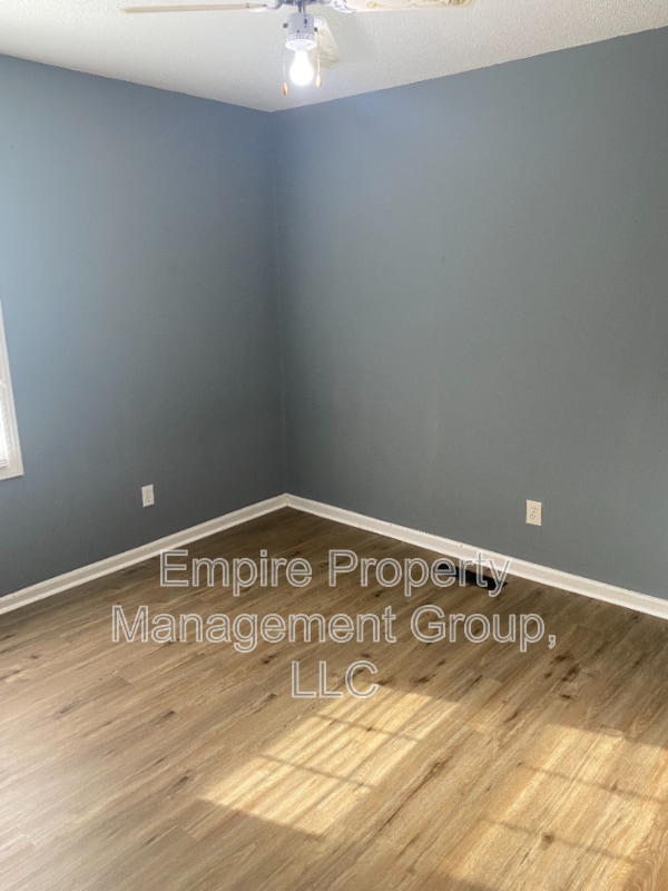 Foto del edificio - 5750 Dellwood Dr