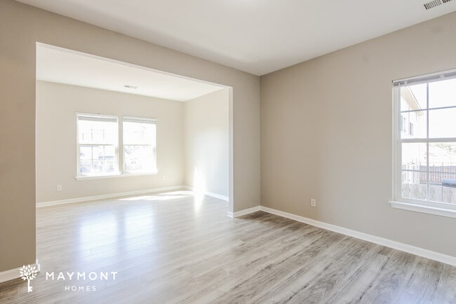 Building Photo - 327 Cumbre Ct