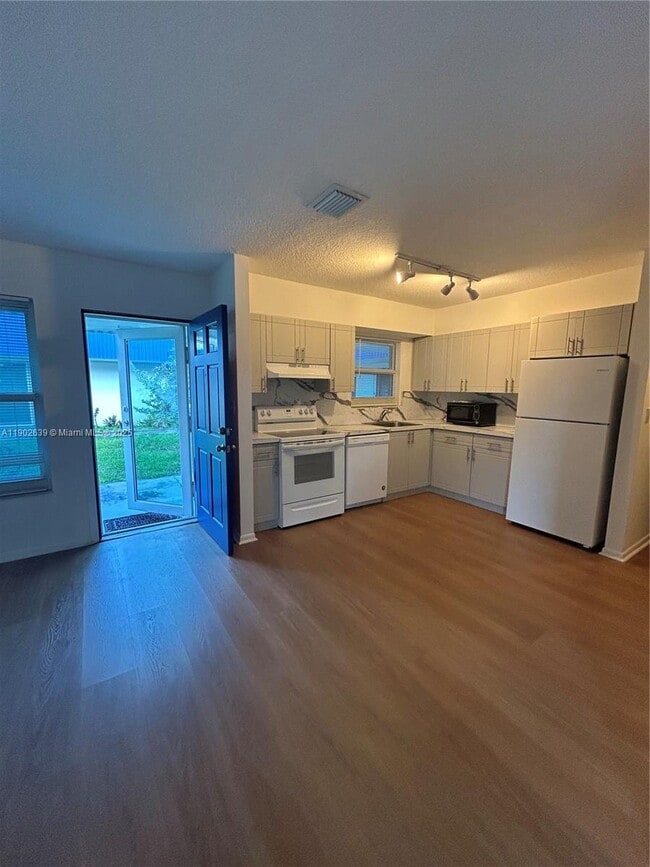 Foto del edificio - 305 Lewis Ln