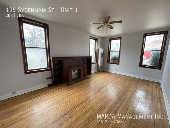 Building Photo - SPACIOUS 2BED/1BATH APRTMENT IN DRESDEN! +...