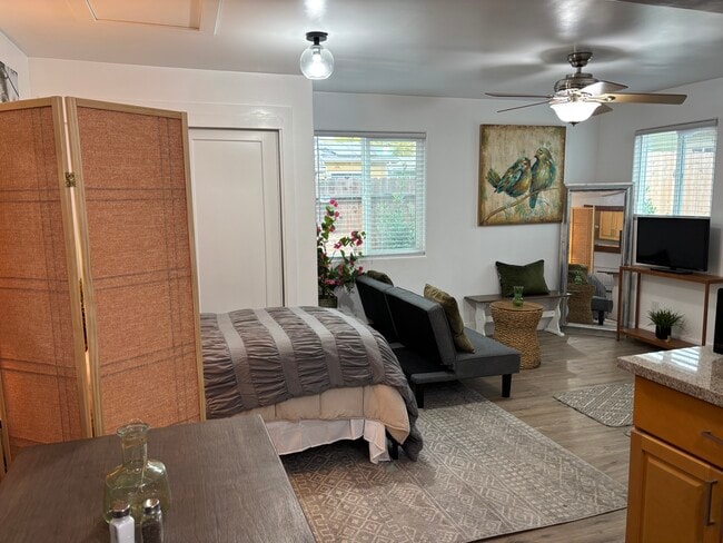 Foto del edificio - 329 E Mendocino Ave