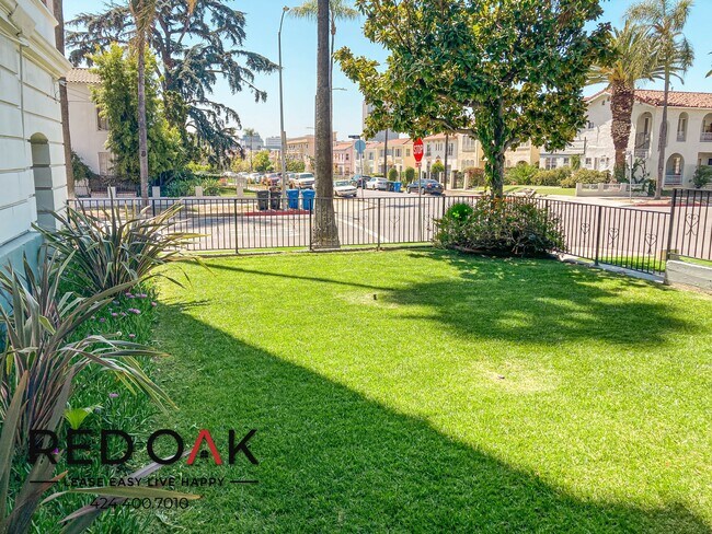 Foto del edificio - ~1 Month FREE~ Gorgeous, Sunlit Studio Fea...