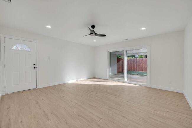 Building Photo - 9680 Lake Natoma Dr