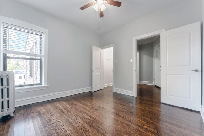 Foto del edificio - 5847 N Kenmore Ave