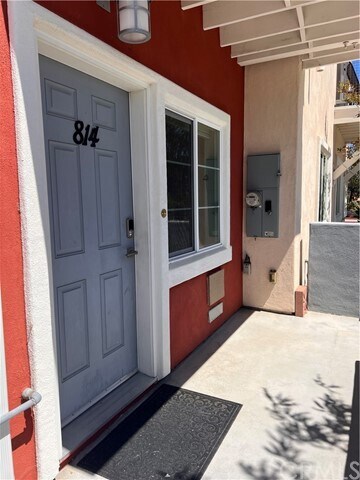 Building Photo - 814 Lawrence Dr