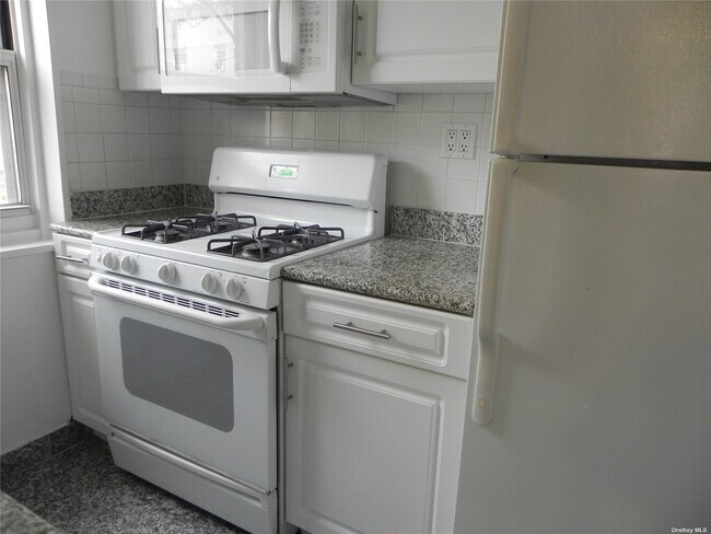 Foto del edificio - 17 Schenck Ave